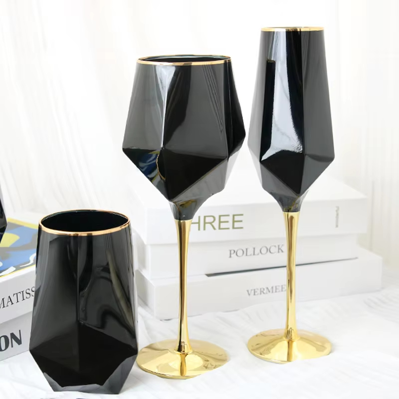Czysty czarny kryształ ze złot – Wine Beer The Whiskey recenzja i cena