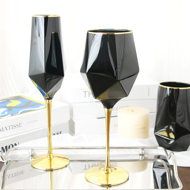 Czysty czarny kryształ ze złot – Wine Beer The Whiskey recenzja i cena